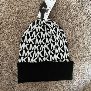 MICHAEL KORS, Logo: Hat and Scarf Set!